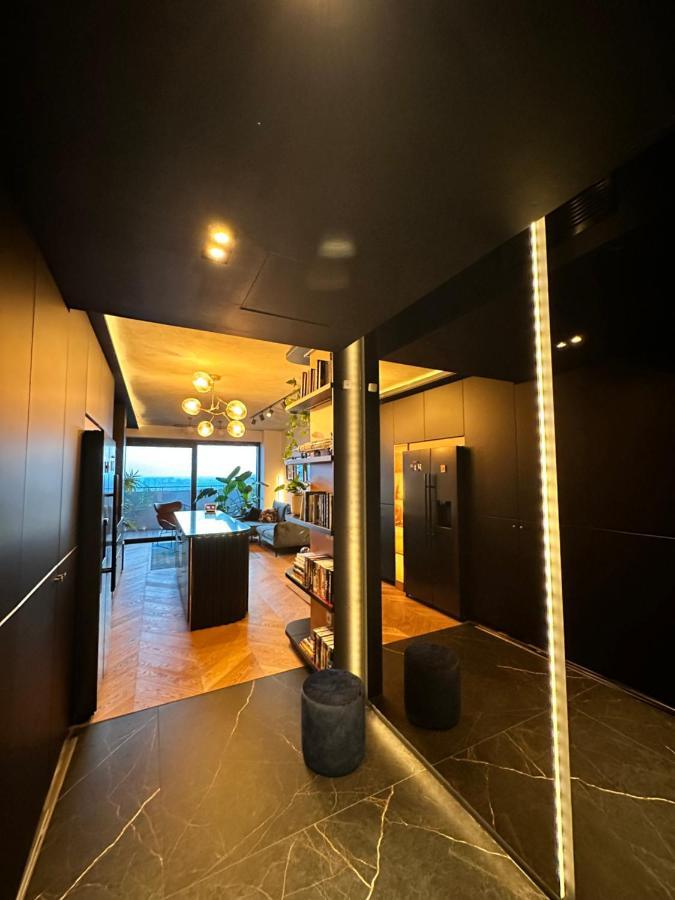 Skyline Elegance With Free Parking Apartmán *