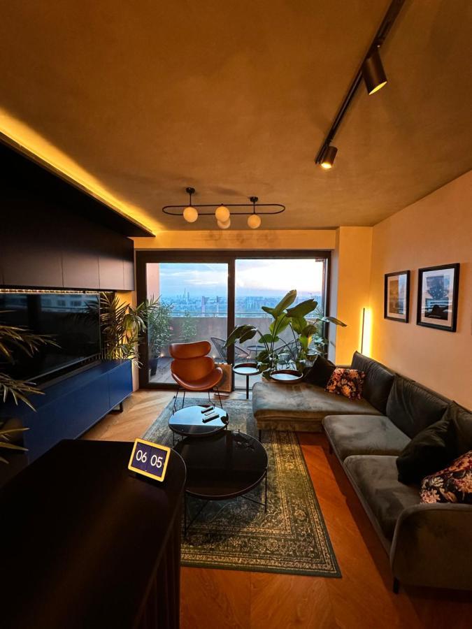 Skyline Elegance With Free Parking Apartmán