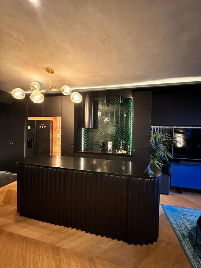 Apartment Skyline Elegance With Free Parking Pressburg